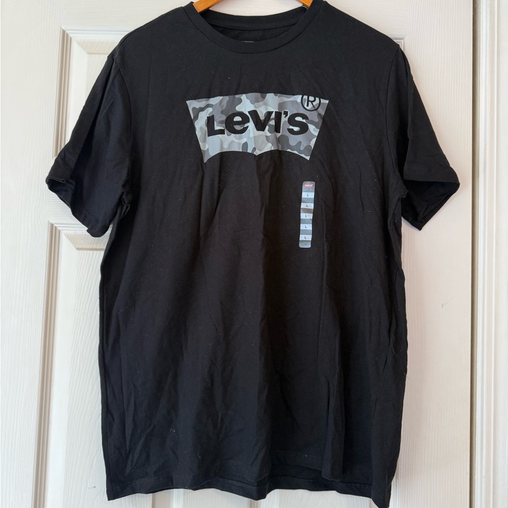 NWT - Levi’s Camo Logo Graphic Tee - Black (Size L)
